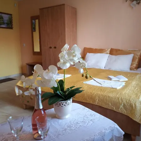 Anna Kwatera prywatna *