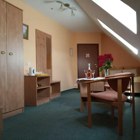 Anna Kwatera prywatna *