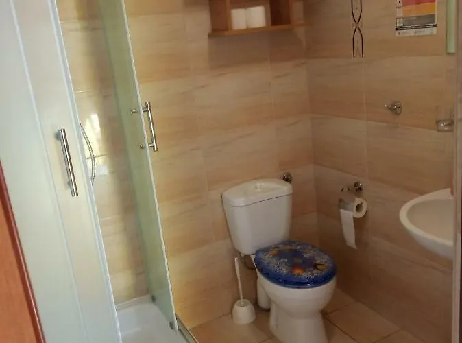 Anna Kwatera prywatna *